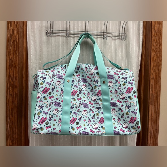 🔆HELLO KITTY TRAVEL DUFFEL BAG - Picture 2 of 15